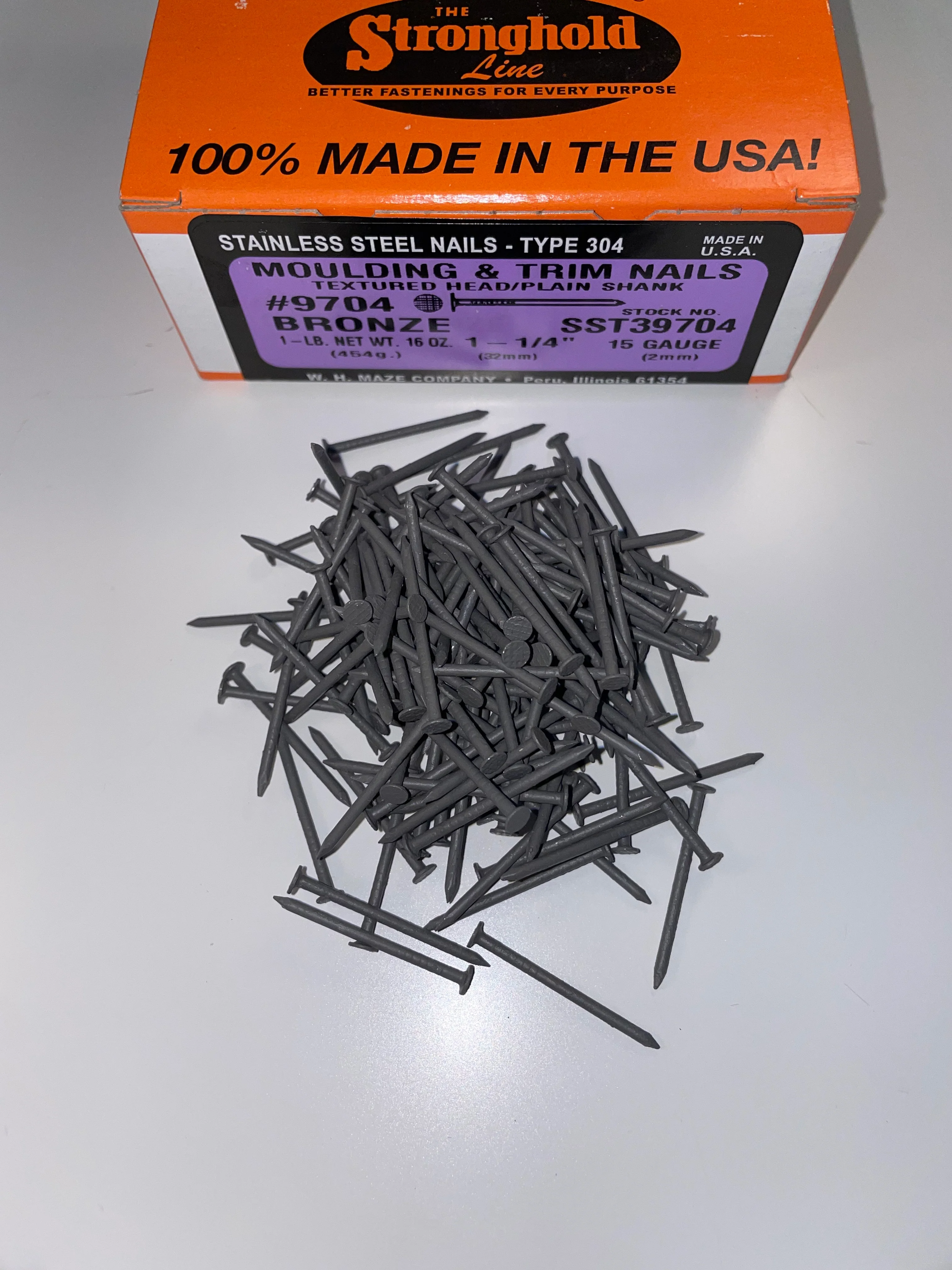 Stainless Steel Plain Shank Painted Trim Nails- 1lb - Image 3
