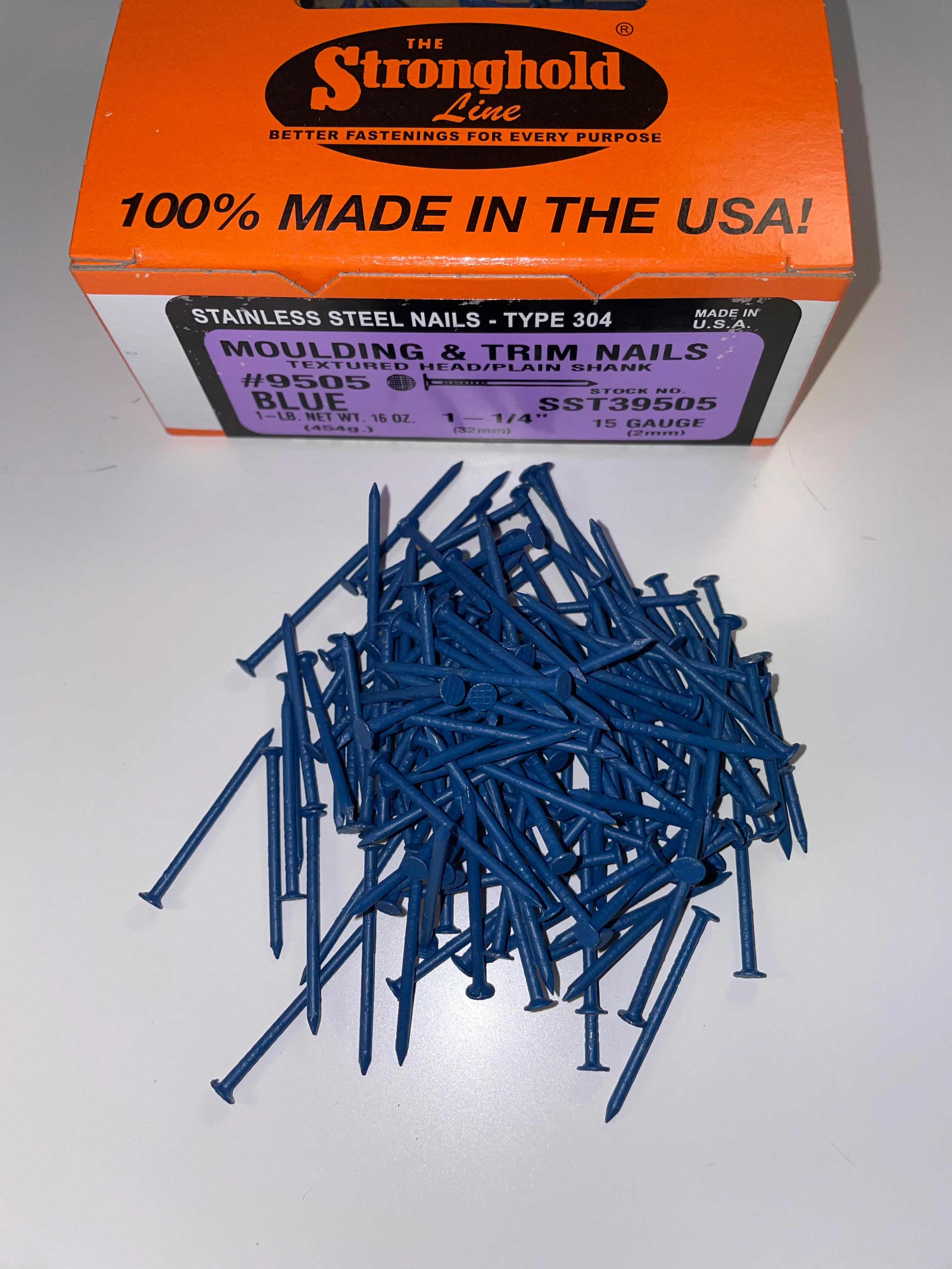 Stainless Steel Plain Shank Painted Trim Nails- 1lb - Image 9